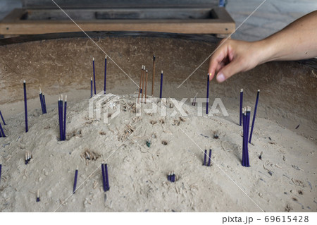 宝塚にある中山寺の常香炉 69615428