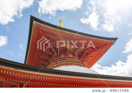 宝塚にある中山寺の大願塔 69615589