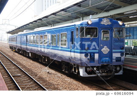 Jr西日本 観光列車 あめつち キロ47 松江駅の写真素材