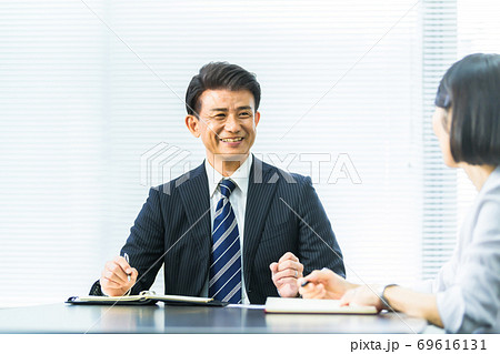 ビジネスシーン　中高年 69616131