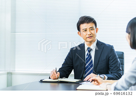 ビジネスシーン　中高年 69616132