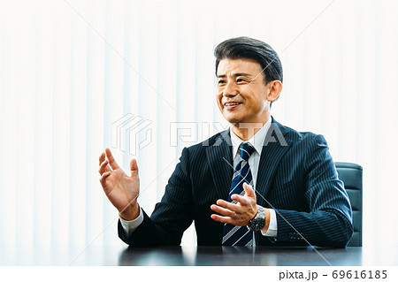 ビジネスシーン　中高年 69616185
