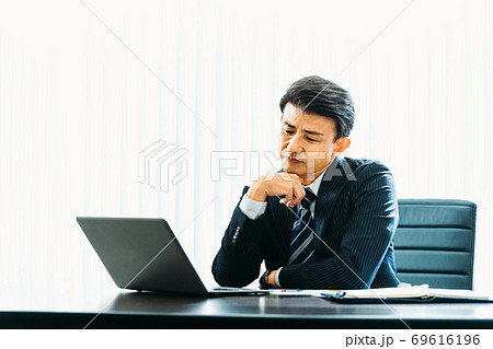 ビジネスシーン 中高年 ビジネスシーン 中高年 69616196