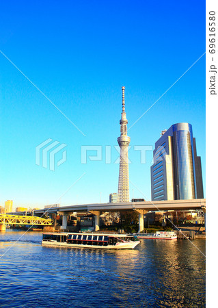 東京都、隅田川と東京スカイツリーの風景 69616580
