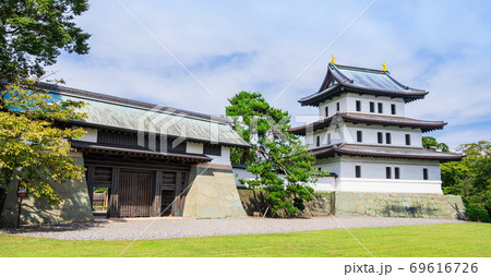 北海道 松前城 天守と本丸御門 北海道 松前城 天守と本丸御門 69616726