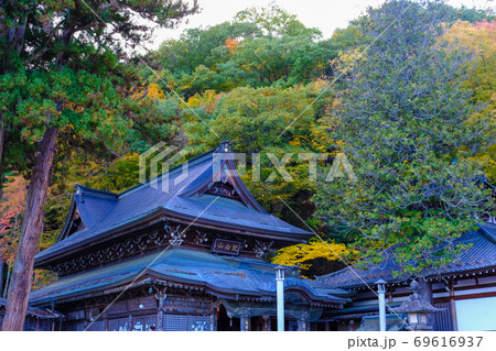 紅葉と北向き観音 紅葉と北向き観音 69616937