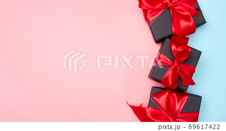 Black friday sale flat lay with gift box and ribbon, copy space, christmas and holidays concept on pink blue background 69617422