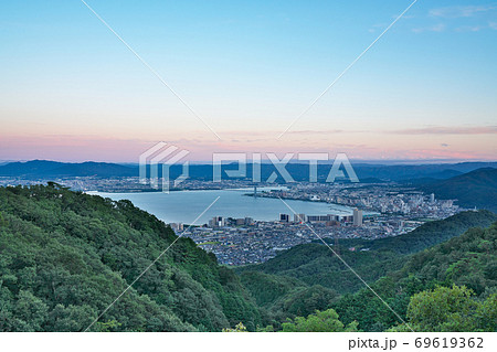 【比叡山ドライブウェイから見る琵琶湖 (夕刻)】 滋賀県大津市山上町 69619362