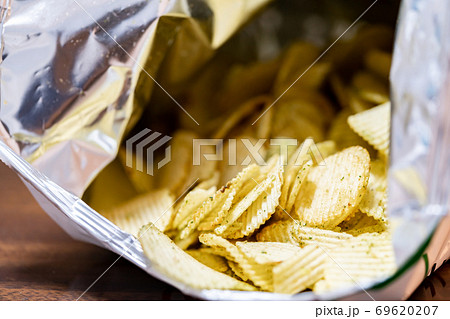 ポテトチップス のり塩 69620207