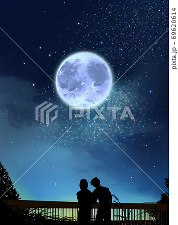 夜空に輝く星と月とカップルのシルエットのイラスト素材