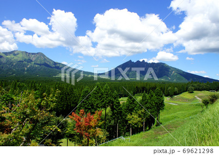 南阿蘇「月廻り公園」　雄大な景色の癒しスポット 69621298
