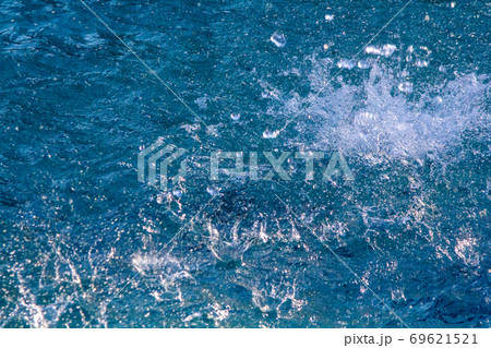 水しぶき 69621521