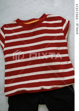 1歳児の服キッズこども園幼稚園の着替え 1歳児の服キッズこども園幼稚園の着替え 69621614