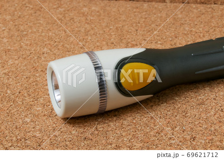 懐中電灯、防災グッズ、防災、照明、明かり、ライト、電気 懐中電灯、防災グッズ、防災、照明、明かり、ライト、電気 69621712