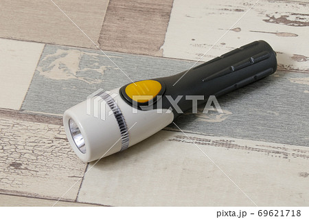 懐中電灯、防災グッズ、防災、照明、明かり、ライト、電気 懐中電灯、防災グッズ、防災、照明、明かり、ライト、電気 69621718