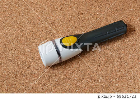 懐中電灯、防災グッズ、防災、照明、明かり、ライト、電気 69621723