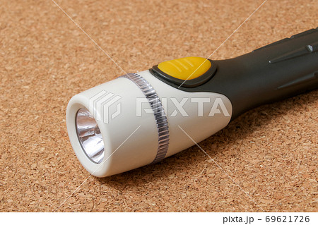 懐中電灯、防災グッズ、防災、照明、明かり、ライト、電気 懐中電灯、防災グッズ、防災、照明、明かり、ライト、電気 69621726