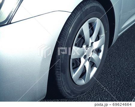 ホイールカバーとスチールホイールとタイヤ ホイールカバーとスチールホイールとタイヤ 69624664