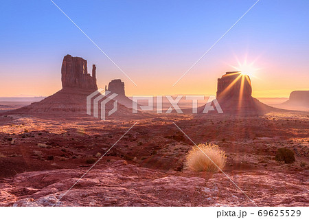 Beautiful sunrise view of famous Buttes of Monument Valley 69625529