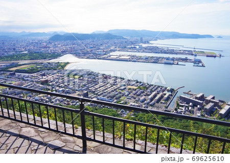 香川県高松市屋島　獅子の霊巌展望台から見た高松市の街並み 69625610