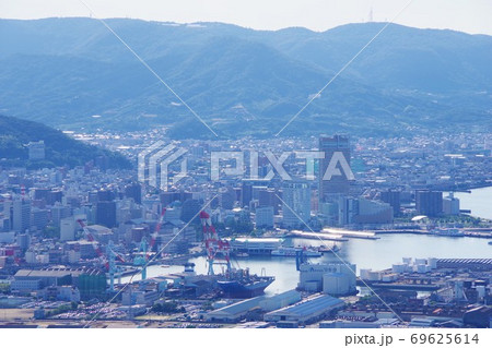 香川県高松市屋島　獅子の霊巌展望台から見た高松市の街並み 69625614