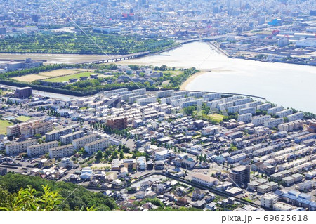 香川県高松市屋島　獅子の霊巌展望台から見た高松市の街並み 69625618