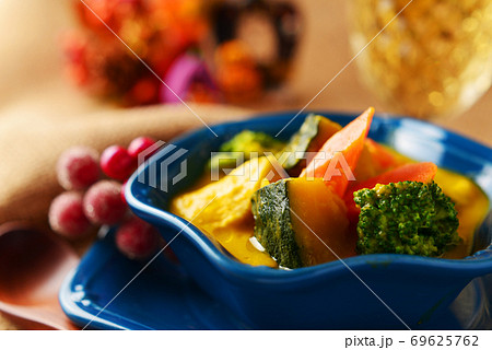 かぼちゃのクリームシチュー(ハロウィン・イメージ) 69625762