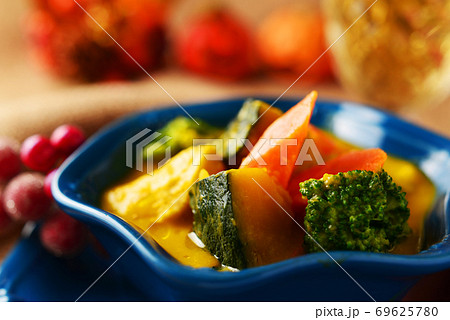 かぼちゃのクリームシチュー(ハロウィン・イメージ) 69625780