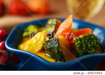 かぼちゃのクリームシチュー(ハロウィン・イメージ) 69625803