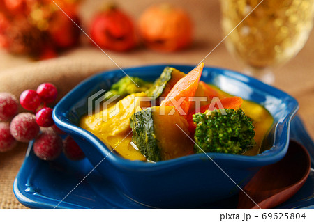 かぼちゃのクリームシチュー(ハロウィン・イメージ) かぼちゃのクリームシチュー(ハロウィン・イメージ) 69625804