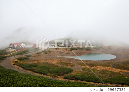 霧に覆われた乗鞍畳平 69627525