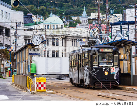 函館市内を走る路面電車 69629381
