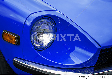 古い自動車のヘッドライト　Headlight of the old car 69631497