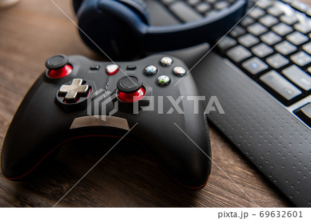 ゲームコントローラーイメージ素材 69632601