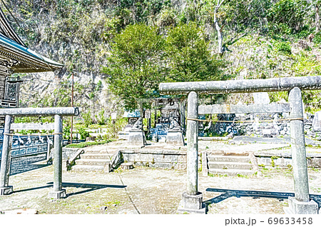 鎌倉 御霊神社 権五郎神社 境内社 色鉛筆 のイラスト素材