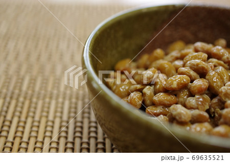 和風の食器と納豆 和風の食器と納豆 69635521