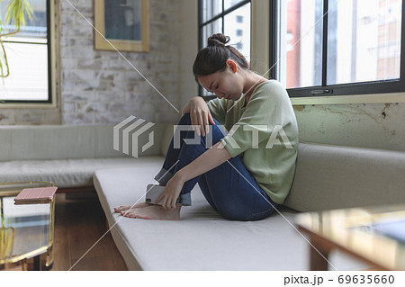 女性ポートレート 69635660