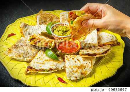 ケサディーヤ　メキシコ料理　Mexican taco sandwich (Quesadilla) 69636647