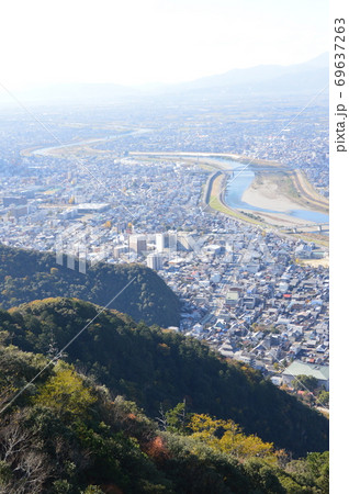 金華山から眺めた長良川（岐阜県岐阜市） 69637263
