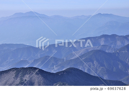 冬晴れの眺望 丹沢から望む箱根山 冬晴れの眺望 丹沢から望む箱根山 69637628