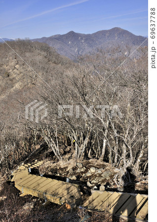 冬の丹沢山地 鍋割山稜の小丸より檜洞丸を望む 冬の丹沢山地 鍋割山稜の小丸より檜洞丸を望む 69637788