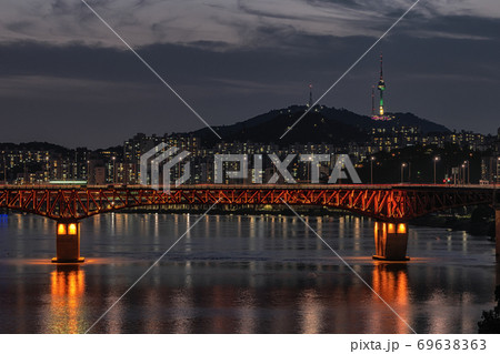 seongsu bridge and namsan tower 69638363