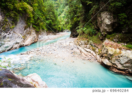立山 欅平周辺の秋の黒部峡谷 立山 欅平周辺の秋の黒部峡谷 69640284