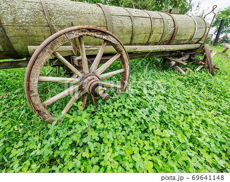 Old rural wooden cart with water wooden tank Old rural wooden cart with water wooden tank 69641148