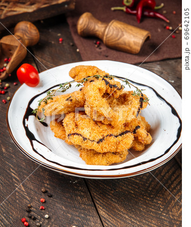 Deep fried shrimps with sauce on the wooden table 69642105