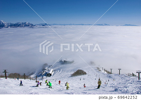 白馬八方尾根の年に一度の大雲海 69642252