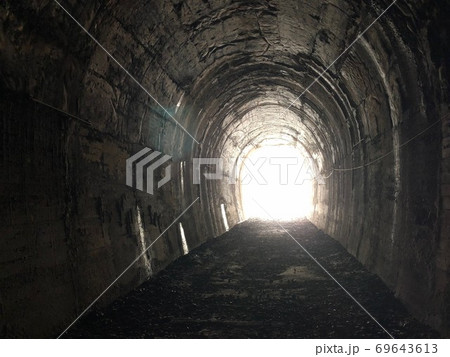 暗闇から見えた光 暗闇から見えた光 69643613