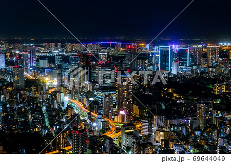 六本木ヒルズから眺める東京の夜景 田町・東京ゲートブリッジ方面 六本木ヒルズから眺める東京の夜景 田町・東京ゲートブリッジ方面 69644049