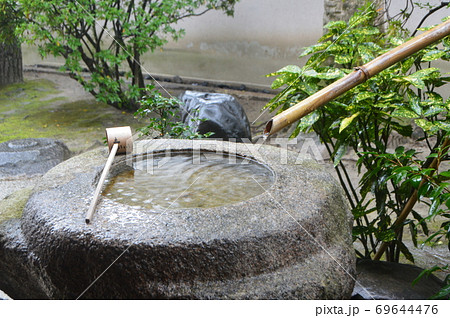 竹筒・柄杓・つくばい(東寺(教王護国寺)/京都市南区) 竹筒・柄杓・つくばい(東寺(教王護国寺)/京都市南区) 69644476