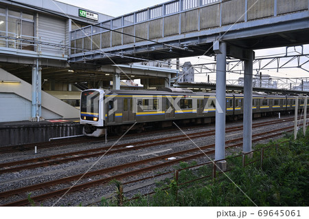 外房線勝浦駅 出発を待つ普通電車 外房線勝浦駅 出発を待つ普通電車 69645061